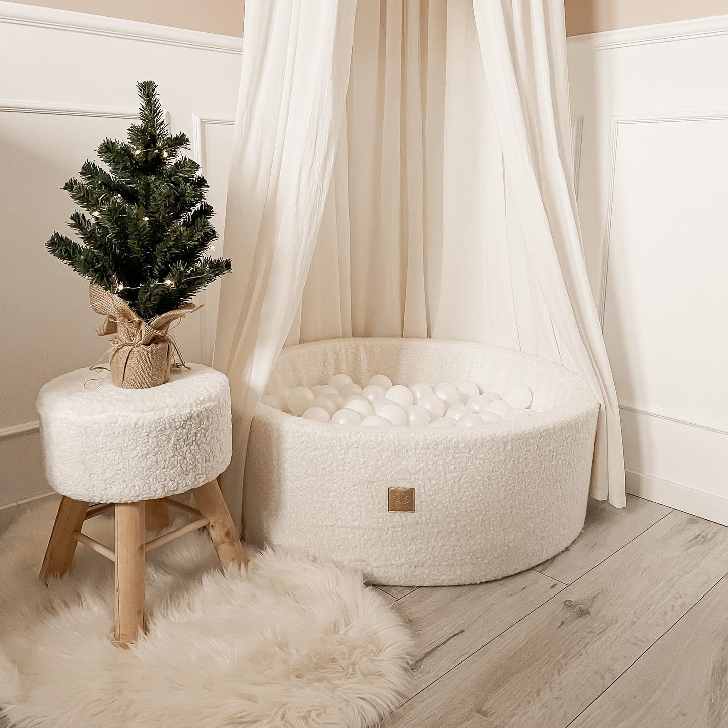 Cream Boucle Ball Pit + 200 Balls