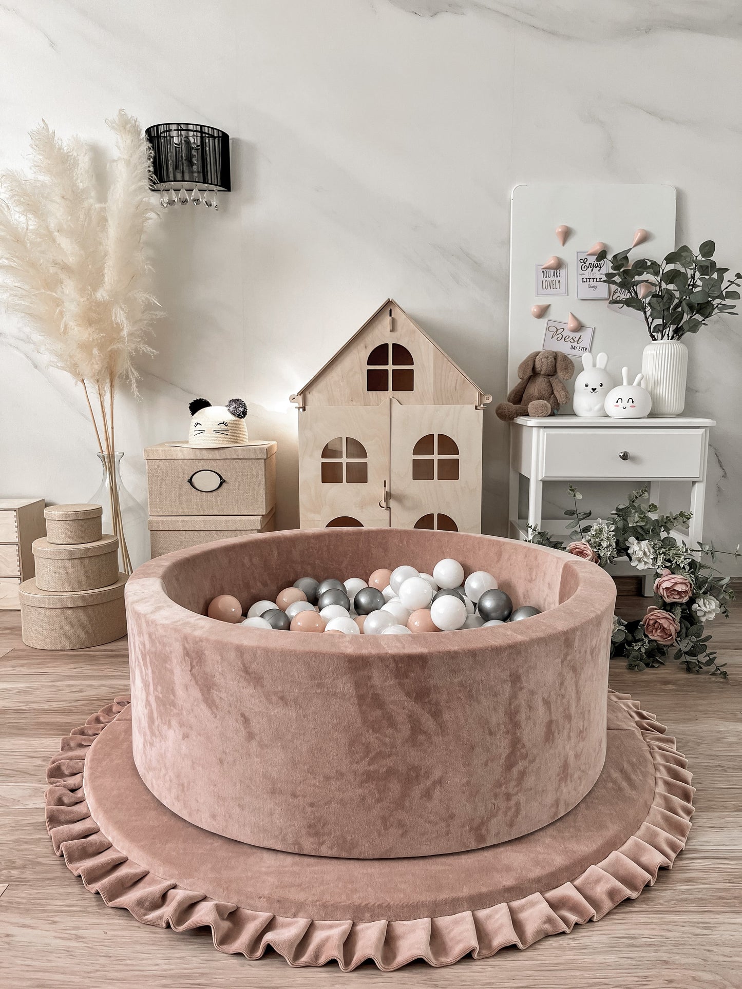 Velvet Ball Pit + 200 Balls (colour of your choice)