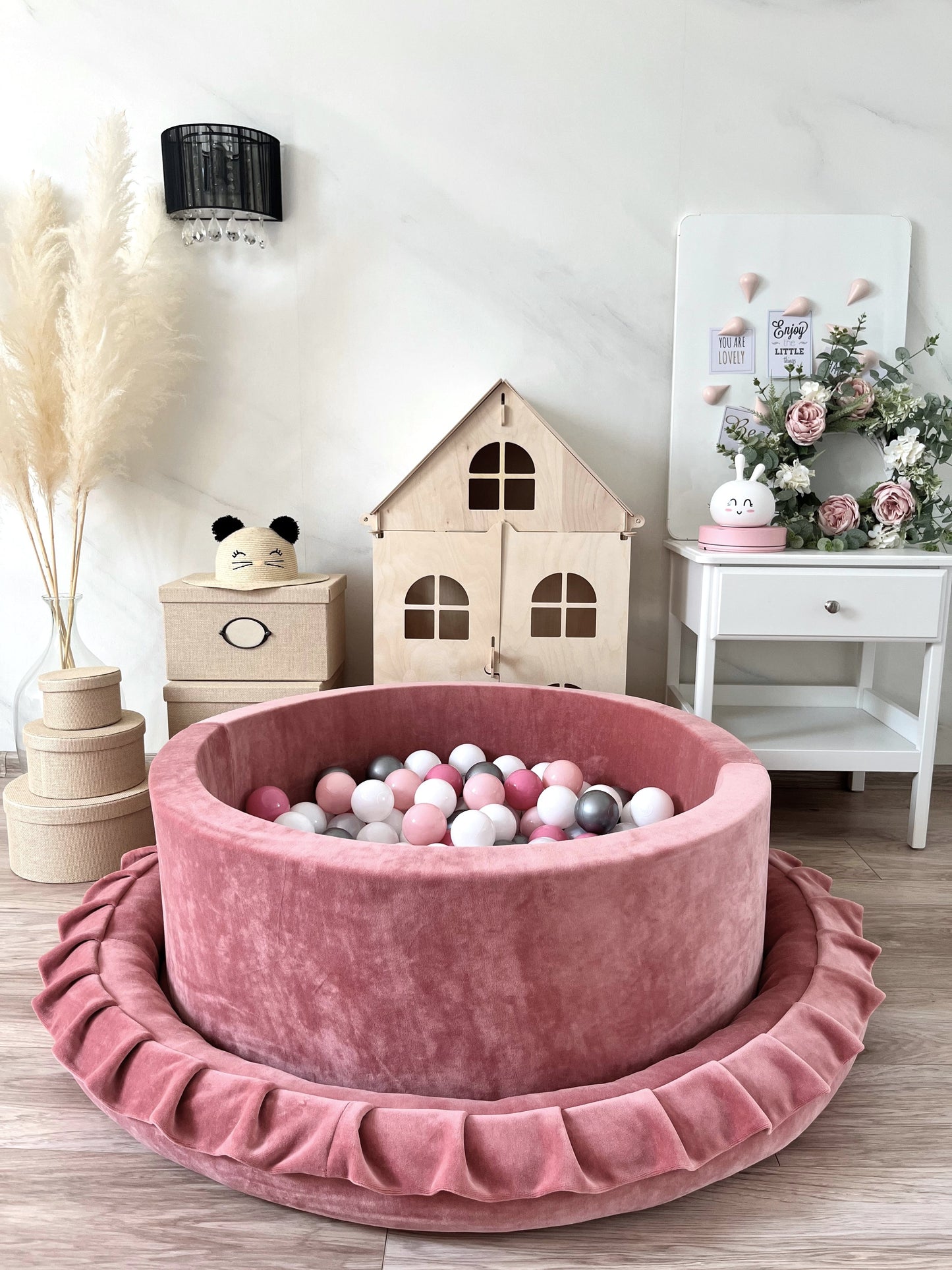 Velvet Ball Pit + 200 Balls (colour of your choice)