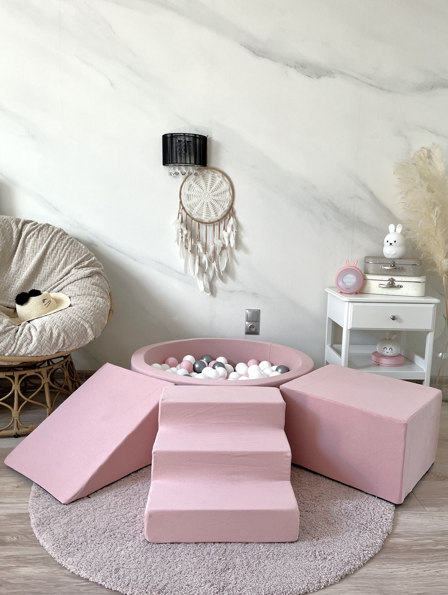 Pink Foam Soft Play & Ball Pit - 200 Balls