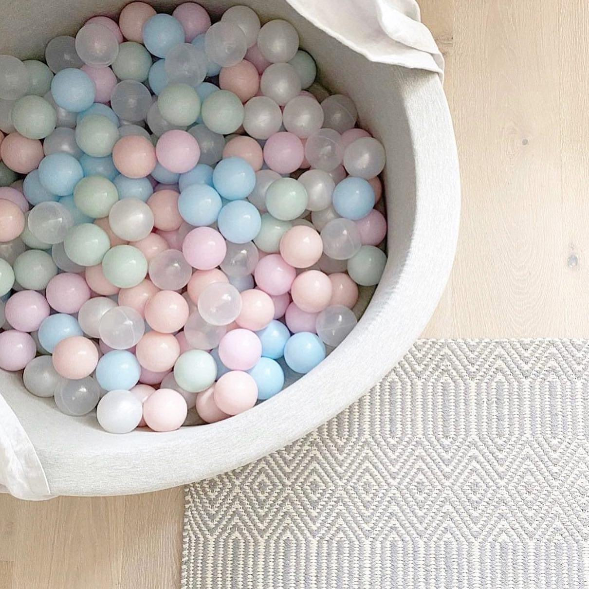 Ball Pit + 200 Balls (colour of your choice)